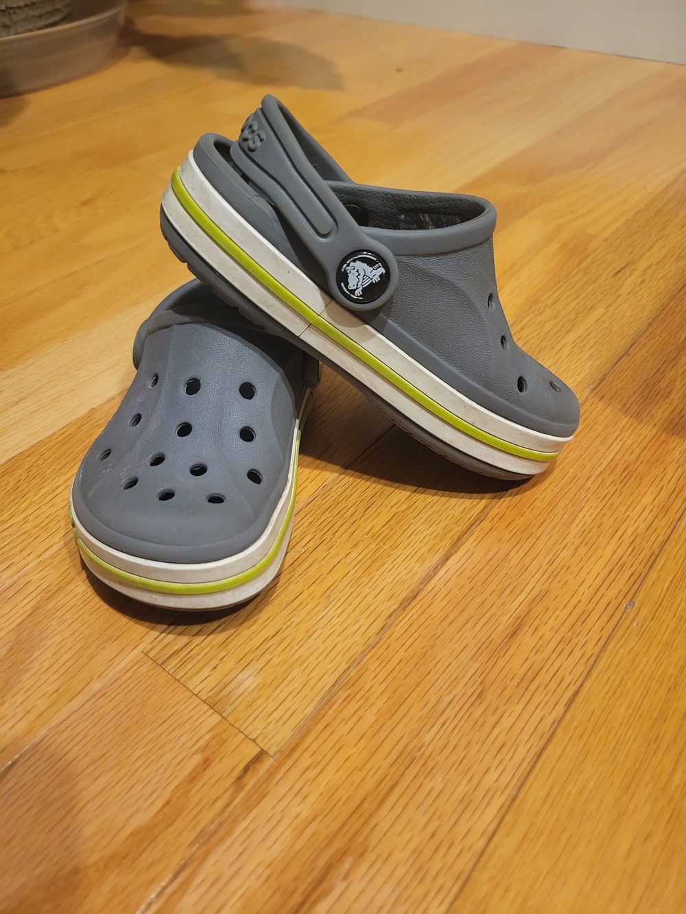 CROCS Kids Gray Bayaband Clog with Lime Stripe | 8